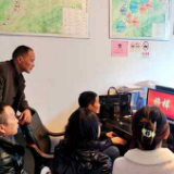 五强溪国家湿地公园管理处组织党员干部观看《榜样8》