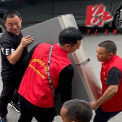 沅陵镇迴龙山社区：独居老人搬家难，志愿者们来帮忙