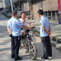 荔溪乡常态化开展“一盔一带”安全劝导行动