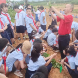 荷花池小学：“课堂”搬到田间地头