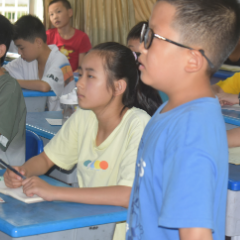  湖南财政经济学院朝行支教队与学生探索趣味数学奥秘 激发学生学习兴趣