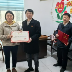 沅陵法院：为特邀调解员颁发聘书
