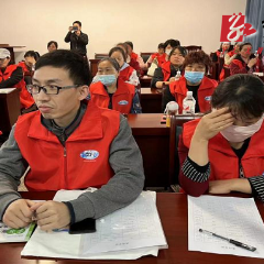 沅陵镇龙泉山社区开展“一户一产业工人”家政服务员培训