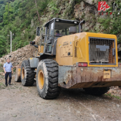 沅陵：紧急处理山体滑坡 迅速恢复公路通行