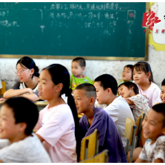 湖南师范大学暑期社会实践团在麻溪铺镇开展安全教育讲座