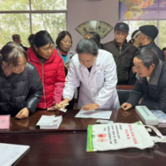 湖南省矿产资源集团驻常德湖村工作队联合开展惠民医疗服务活动