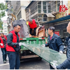 沅陵镇迴龙山社区联合多方力量深入小区开展环境卫生集中整治行动