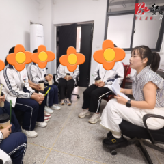 沅陵县妇联温情回访“凤翔女生”
