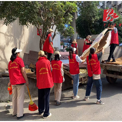 沅陵县沅陵镇龙兴社区： 开展“乱堆乱放”集中整治行动