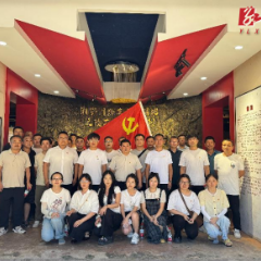 沅陵县二酉苗族乡机关党员到沅陵镇王家大院开展庆“七一”活动 