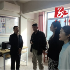 杨毅群到荷花池小学分校开展食品安全“两个责任”包保督导