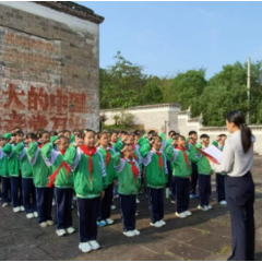 寻访红色旧址 传承长征精神：凤鸣学校开展纪念中国工农红军长征胜利90周年红色研学实践活动