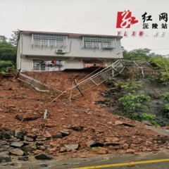 沅陵县沅陵镇黄草尾社区:快速处置堡坎塌方 筑牢群众安全防线