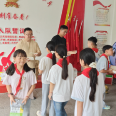 爱心送书润童心  沅陵新华书店圆梦乡村学子“阅读微心愿”