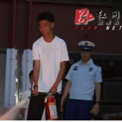 消防培训进军训 实操演练强技能:沅陵县消防救援局深入第二中学开展消防安全宣教活动