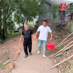 麻溪铺镇:中秋佳节送温暖 干群同心一家亲