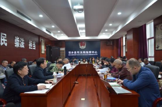 认真记录批评意见.jpg