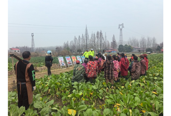 安乡：交通安全宣传走进田间 筑牢道路安全防线