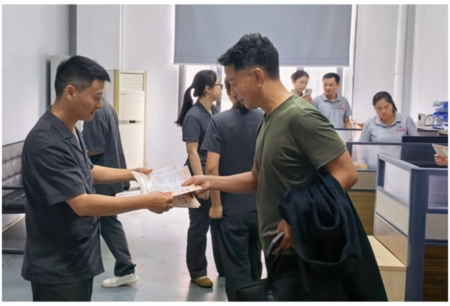 安乡法院大鲸港法庭开展送法进企业活动