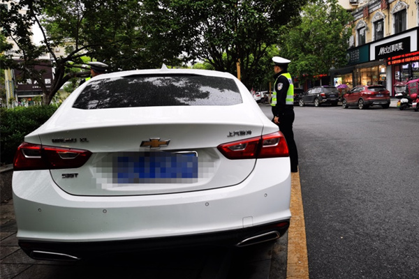 交警1.jpg