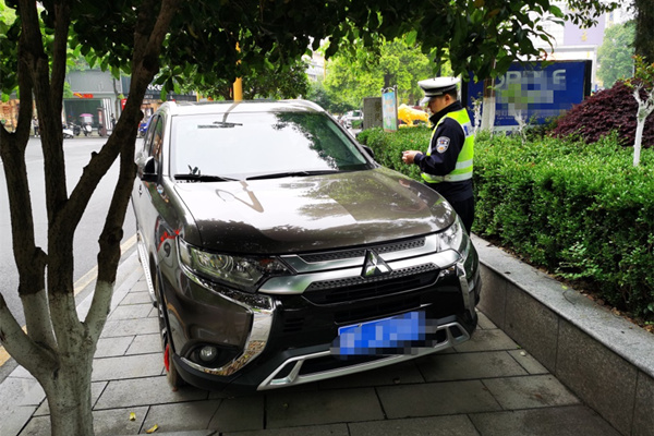交警.jpg