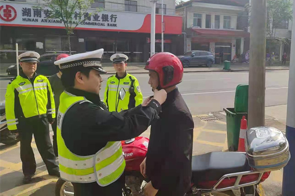 交警.jpg