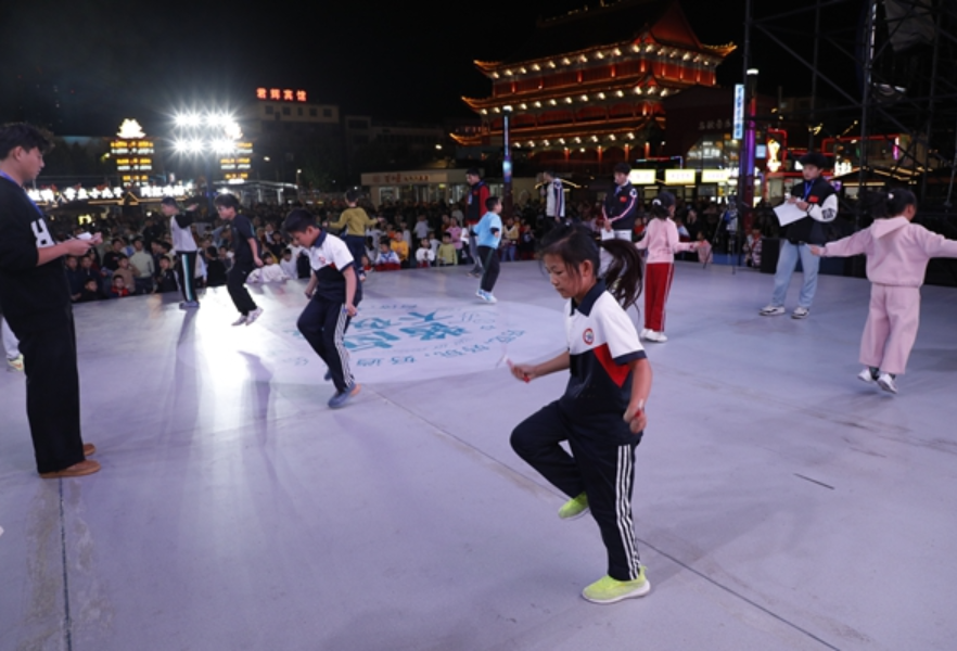 安乡县“绳采飞扬”跳绳大赛举行