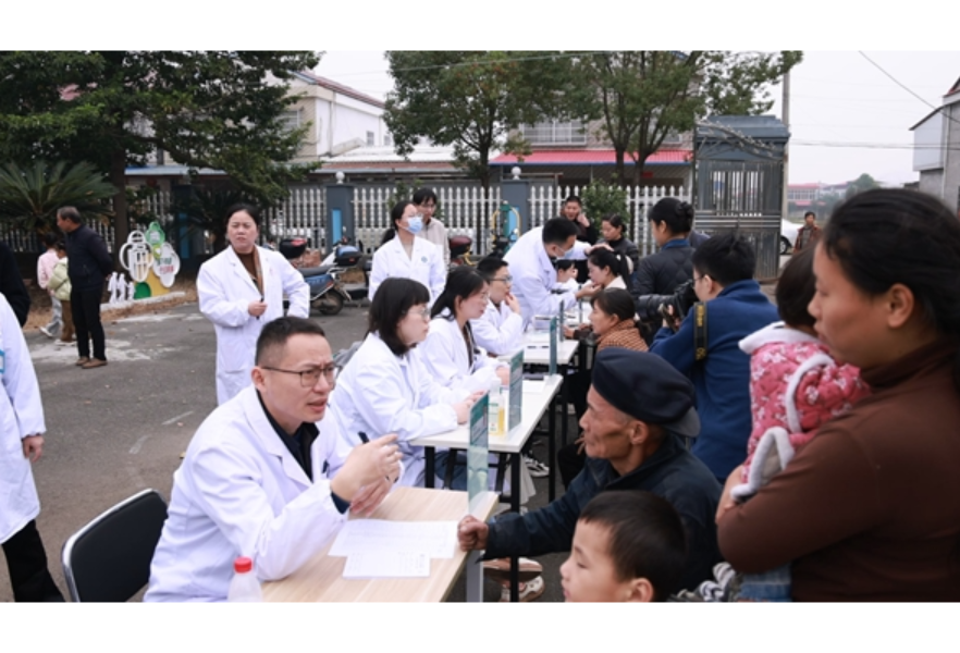 安丰乡开展“爱心义诊进乡村  健康服务零距离”活动