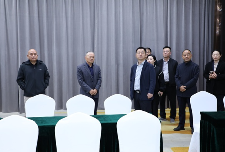 县领导督导检查县两会筹备工作