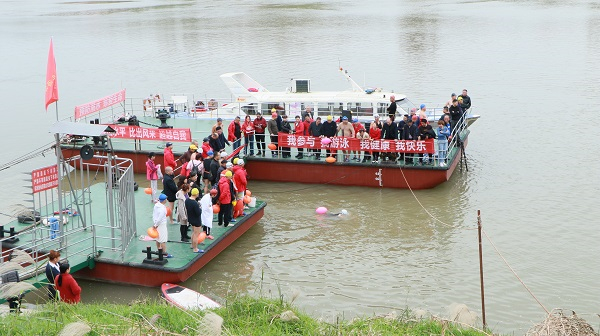 手机报 游泳.jpg