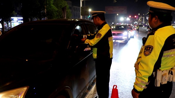 手机报 交警.jpg