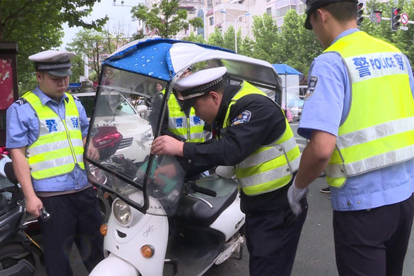 交警.jpg