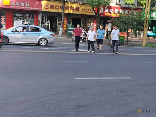 手机报 不文明行为.jpg