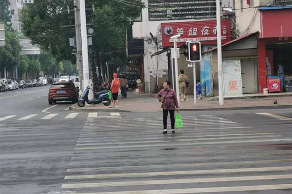 手机报 不文明行为.jpg