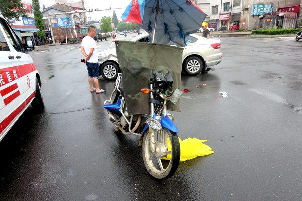 手机报  摩托.jpg