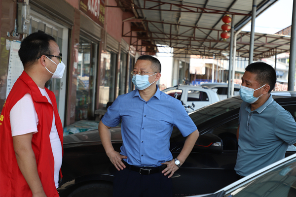 周宏林督导乡镇疫情防控网格化服务管理工作