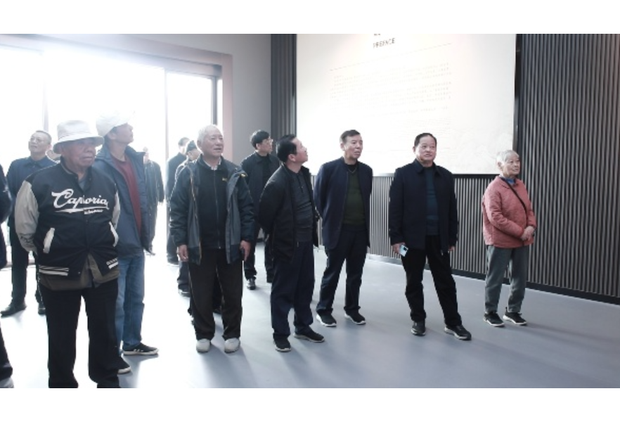 安乡县处级离退休干部参观考察重点项目建设