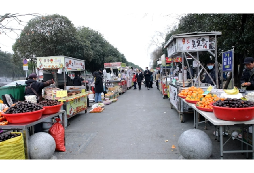 安乡街头年味浓 年货春联灯笼俏销迎新春