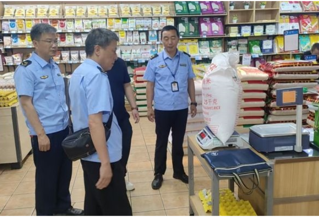 县市场监管局：开展大米定量包装执法检查  守护市民“米袋子”安全