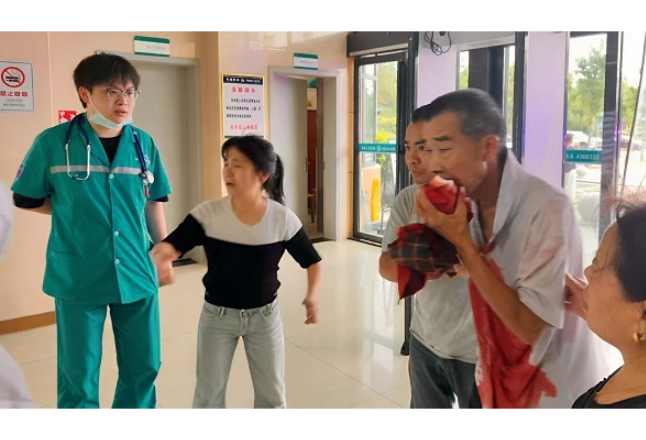 安乡：群众受伤求助  交警“绿波”护送