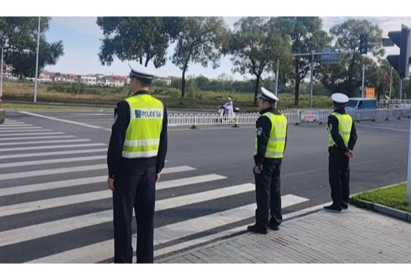 安乡交管圆满完成国庆假期安保任务