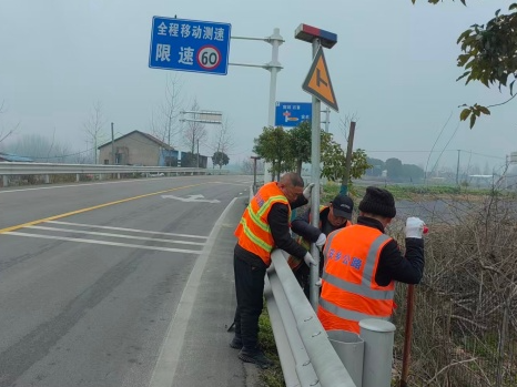 节前排查除隐患 护路保畅迎新春