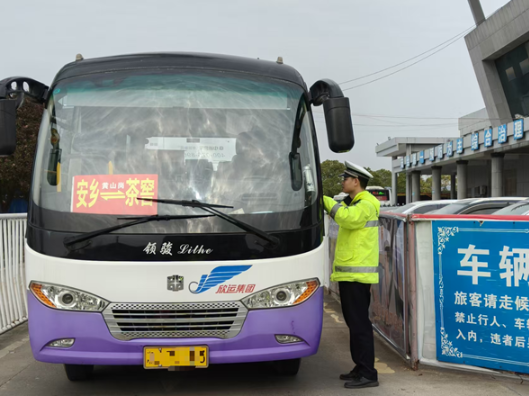 安乡交警圆满完成2026年春节假期道路交通安保工作