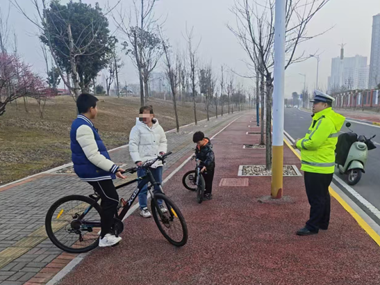 安乡交警：暖心守护  助力寻回走失少年