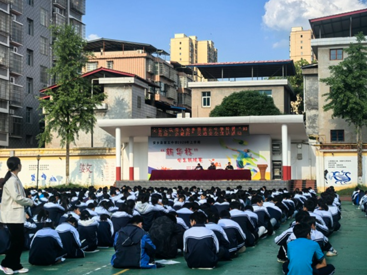 安乡：青春飞扬“警”相随 交安宣传进学校