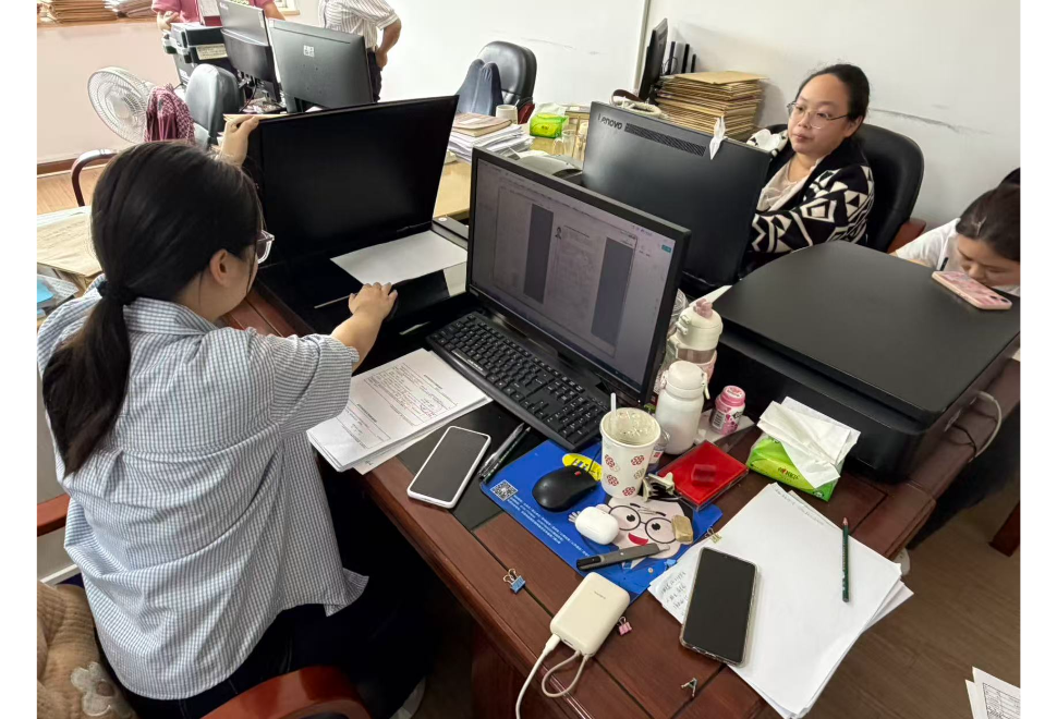 安乡：提质档案服务  护航高校毕业生成长