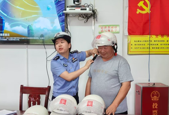 安乡：进社区宣讲交安知识  盯重点筑牢乡村安全