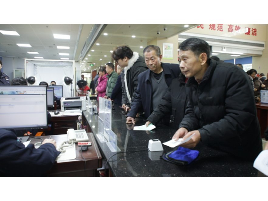 安乡：春节后首个工作日 政务服务高效运行 