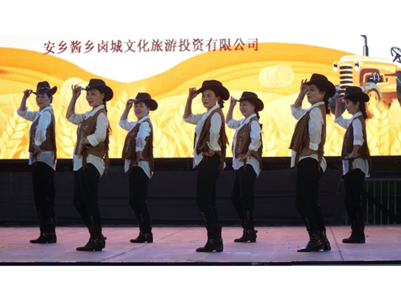 安乡：举行2026年“四季村晚·秋季村晚”文化惠民活动
