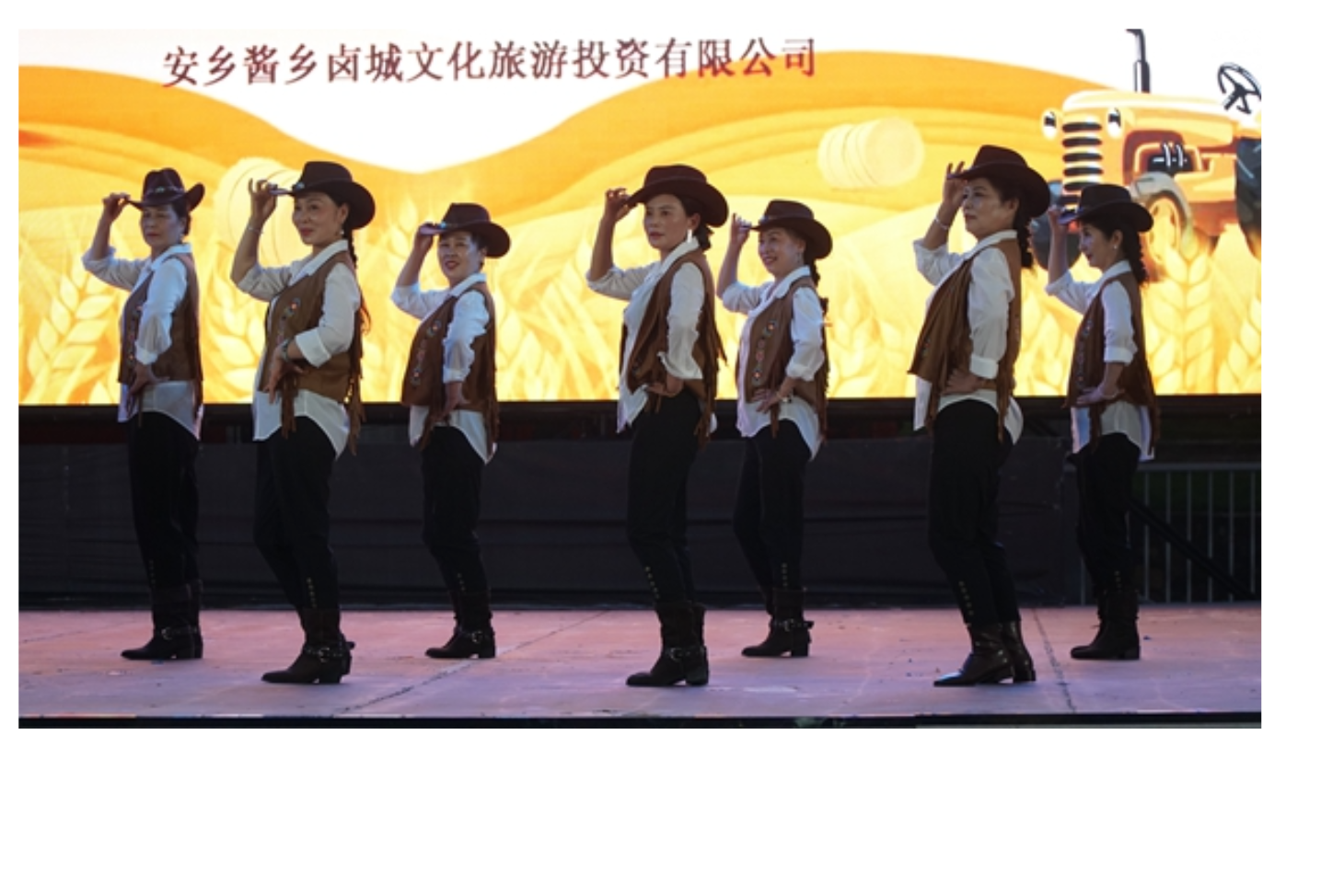 安乡：举行2026年“四季村晚·秋季村晚”文化惠民活动